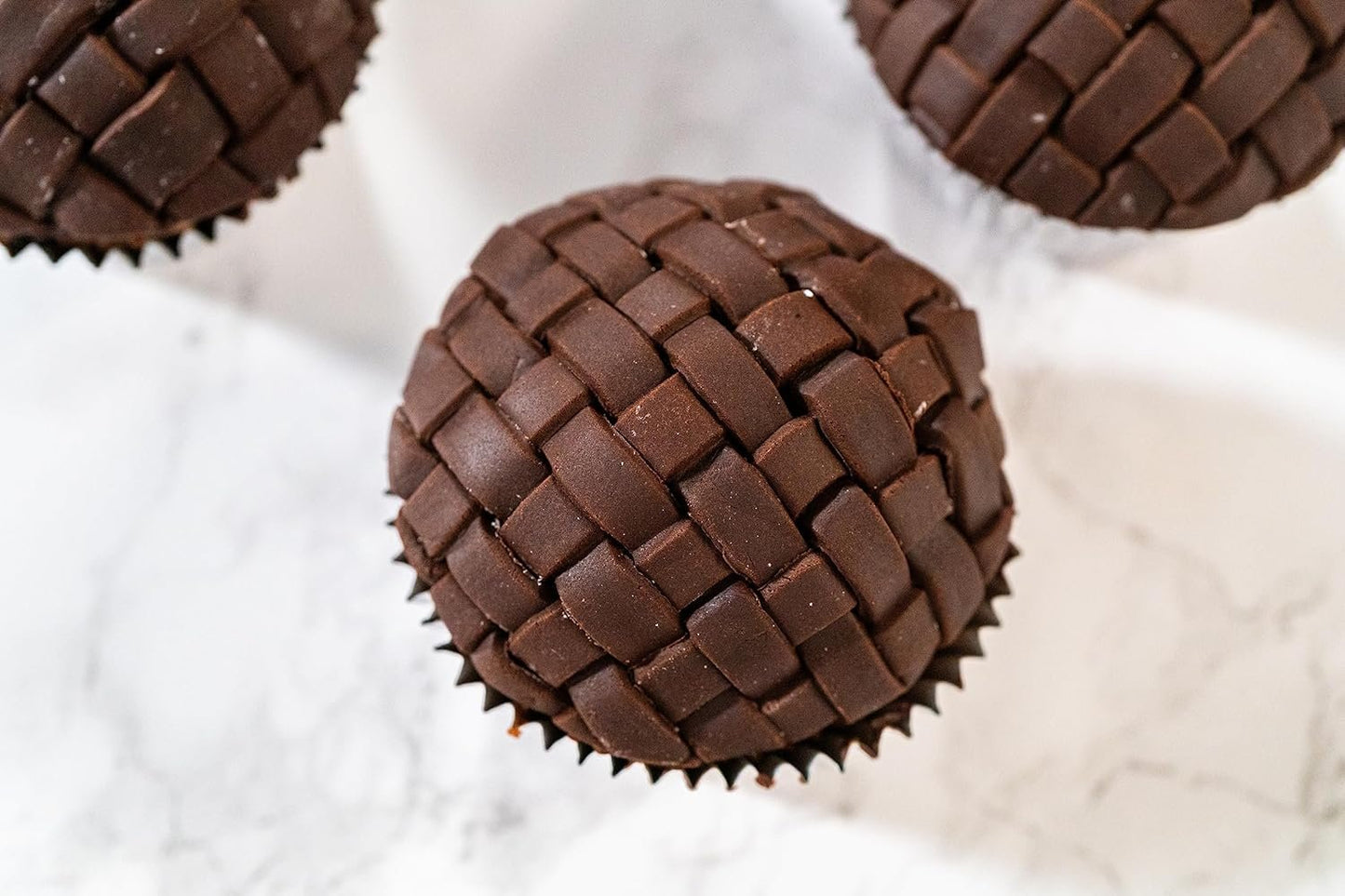 Bakerpan Premium Rolled Brown Fondant for Cake Decorating, Chocolate Flavor