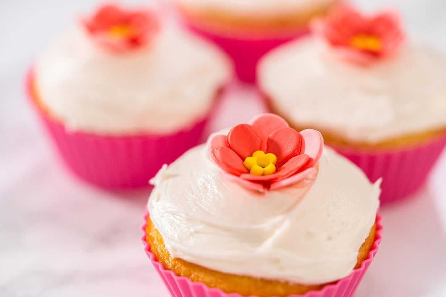 Bakerpan White Gum Paste for Cake Decorating, 1 Pound, Vanilla Flavor